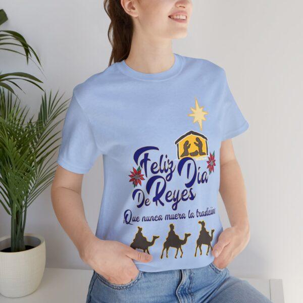 Feliz Dia de Reyes Que Nunca Muera La Tradición Unisex T-Shirt - Image 5