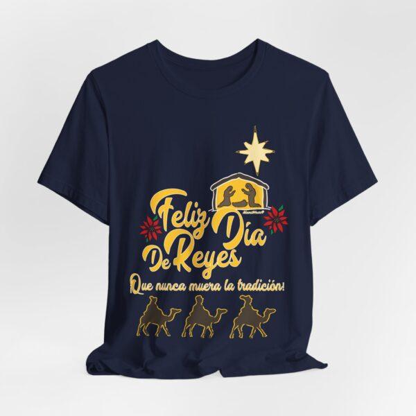 Feliz Dia de Reyes Que Nunca Muera La Tradición Unisex T-Shirt - Image 34