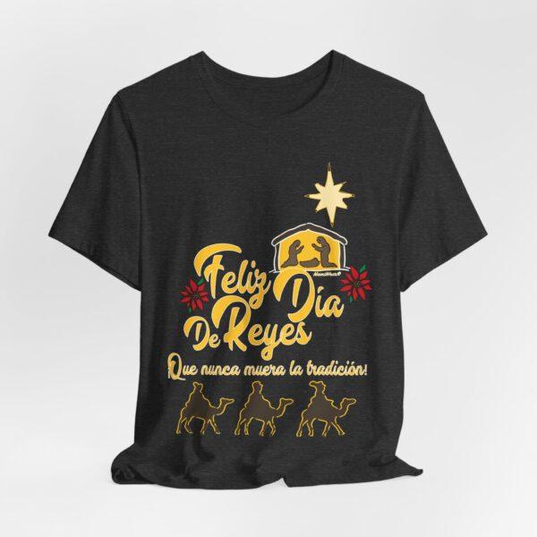 Feliz Dia de Reyes Que Nunca Muera La Tradición Unisex T-Shirt - Image 7